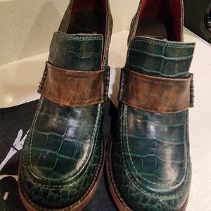 Freebird Bellevue Green Croc Size 7